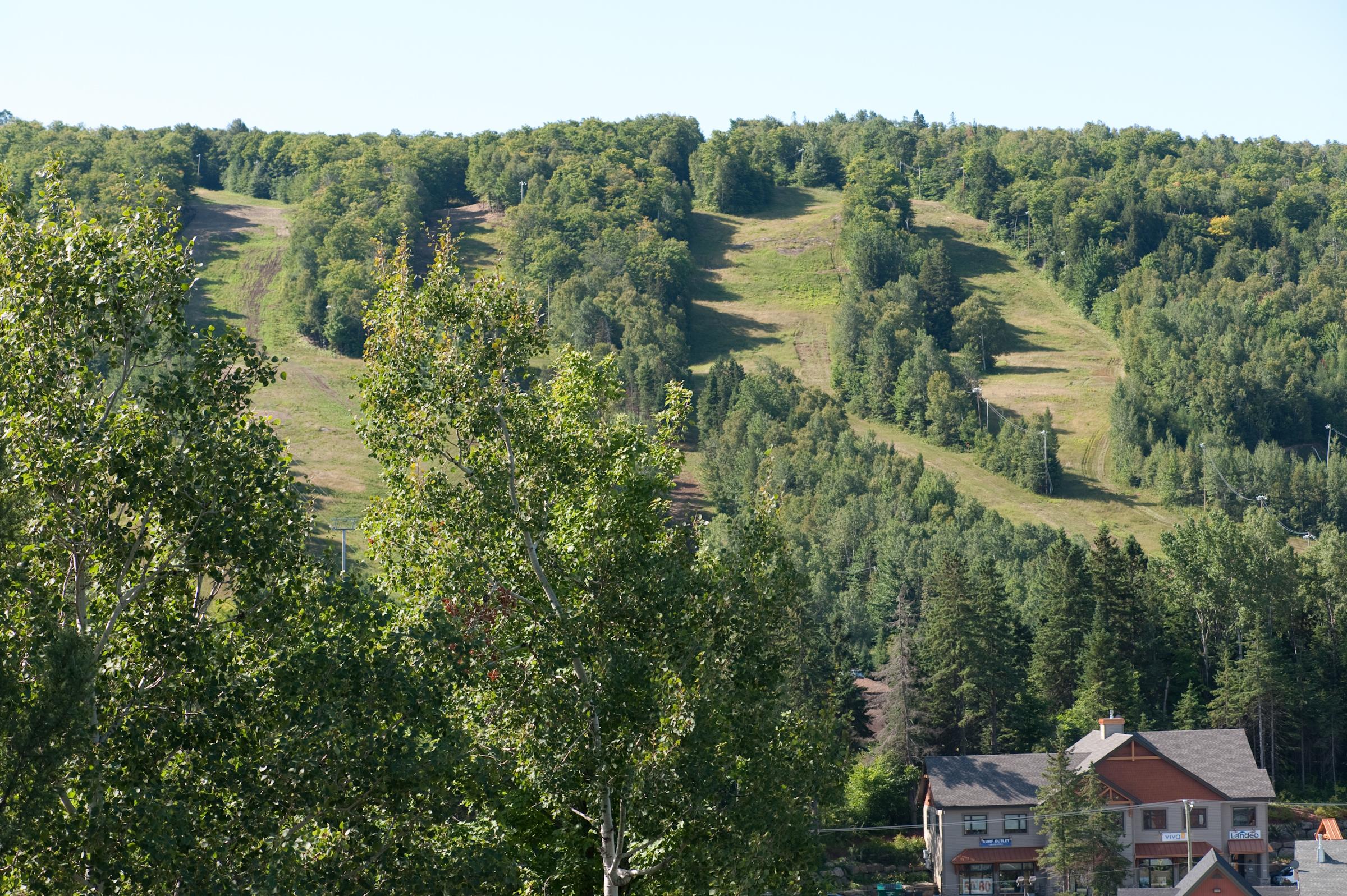 圣索沃尔酒店 Saint-Sauveur-des-Monts 外观 照片