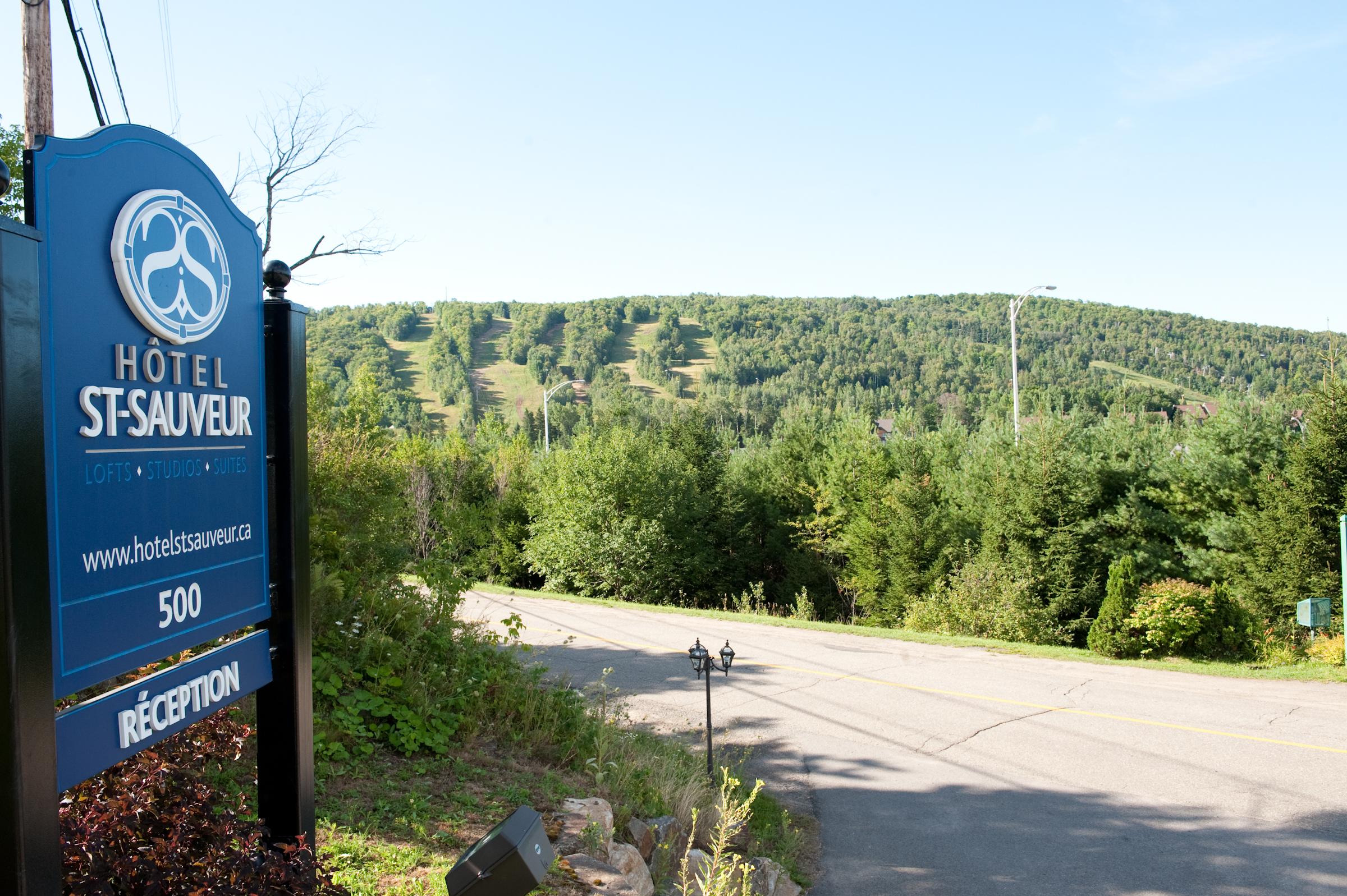 圣索沃尔酒店 Saint-Sauveur-des-Monts 外观 照片