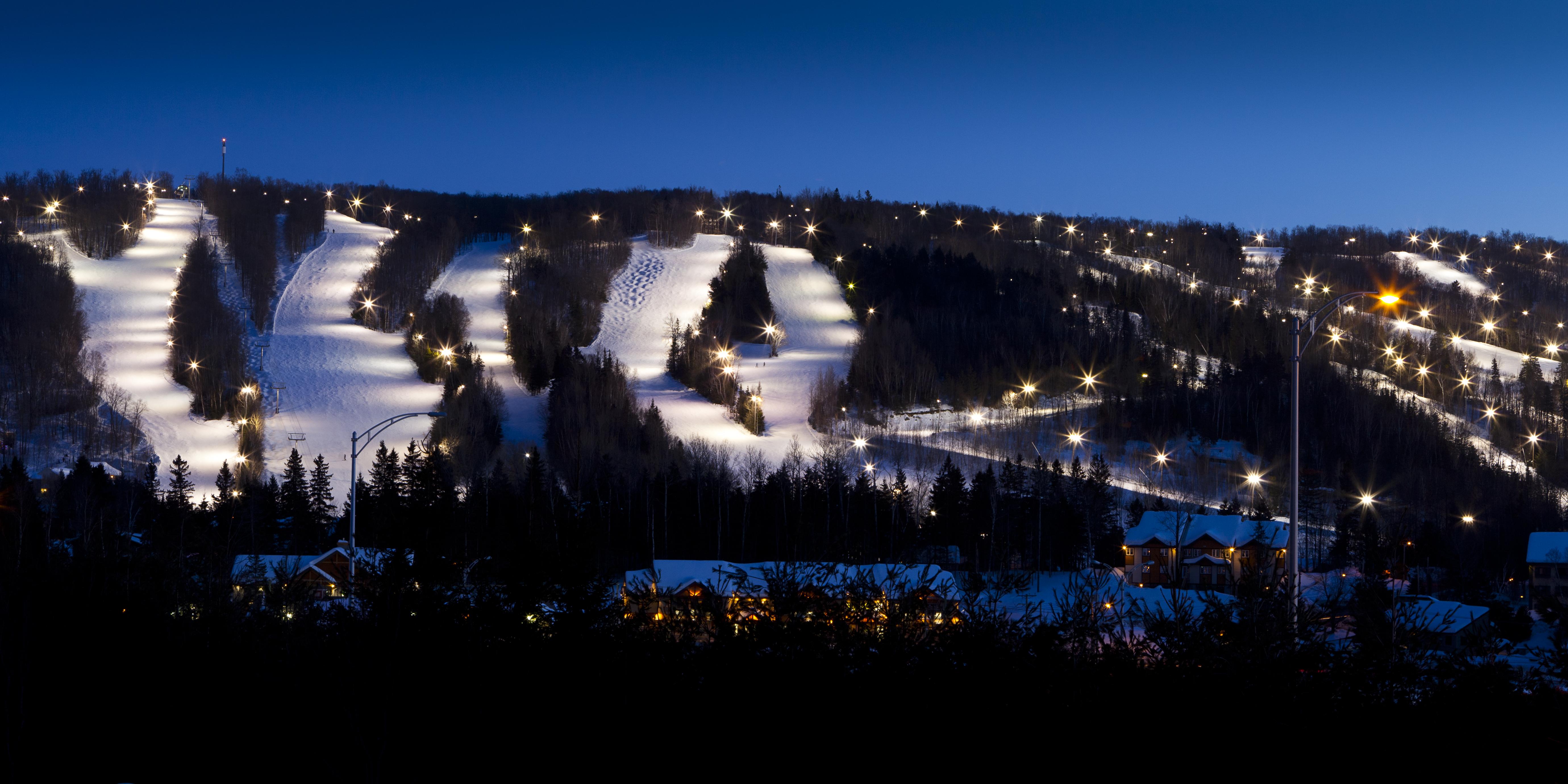 圣索沃尔酒店 Saint-Sauveur-des-Monts 外观 照片